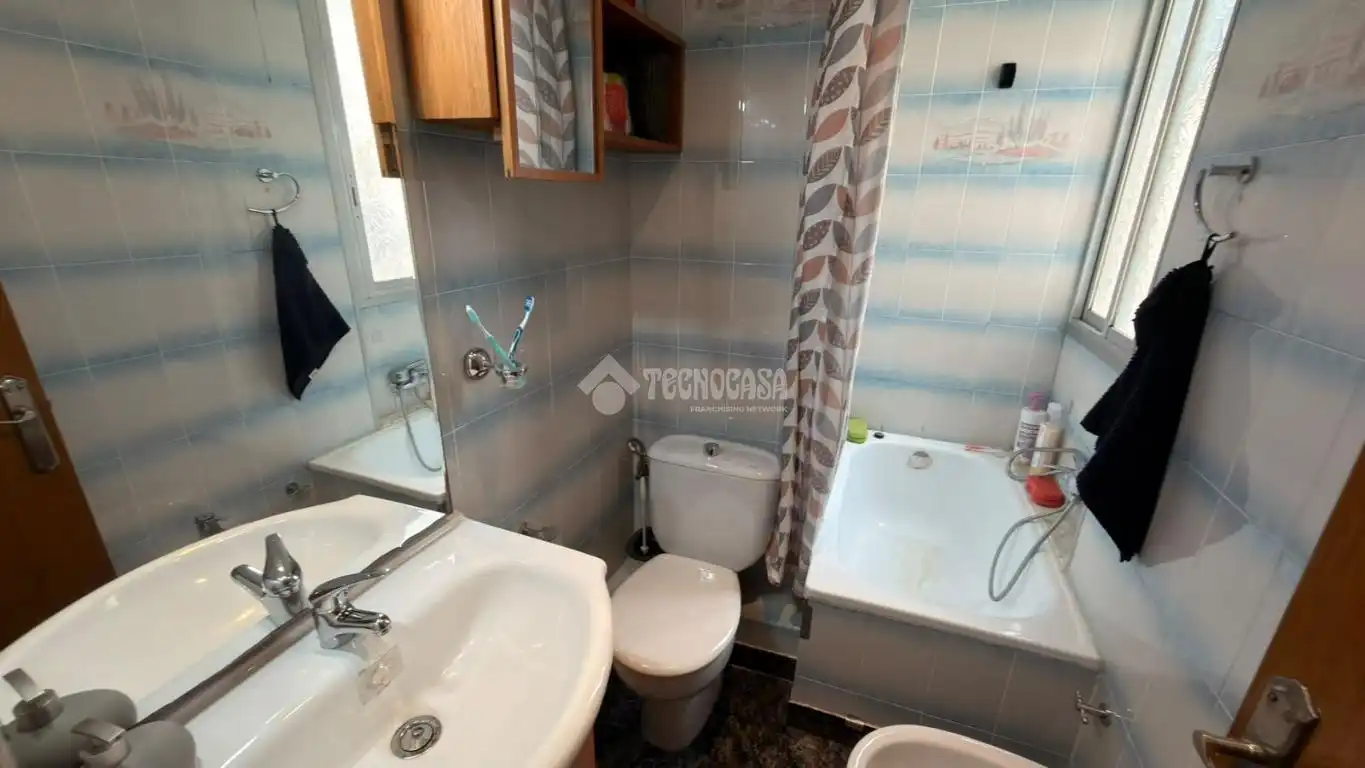 Bathroom of Flat for sale in Can Vidalet