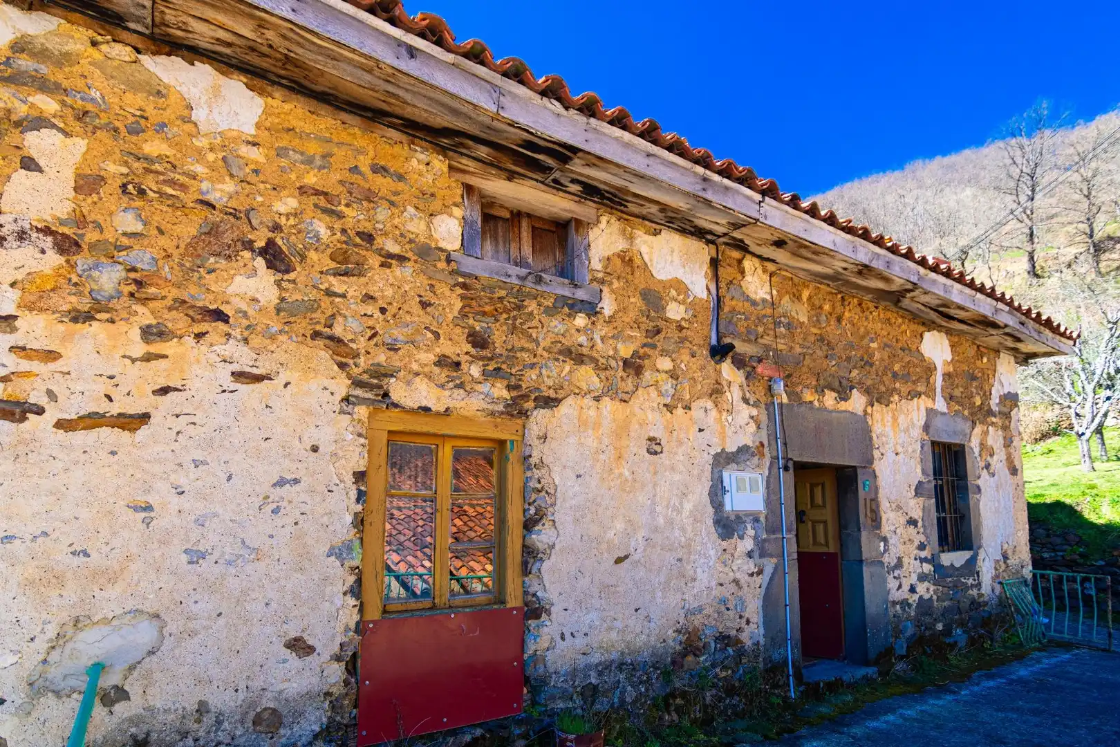 Exterior view of Houses for sale in Vega de Liébana  with Terrace