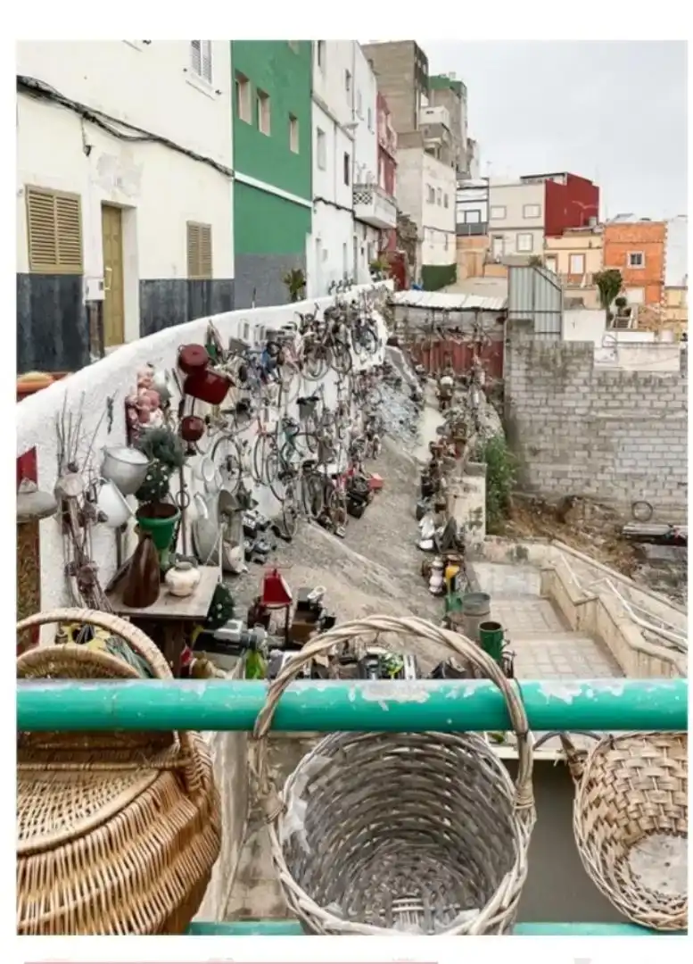 Vista exterior de Casa o xalet en venda en Las Palmas de Gran Canaria amb Moblat, Rentadora i Balcó