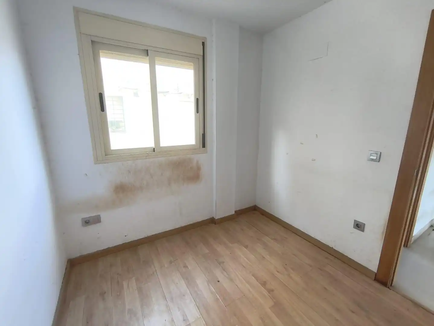 Schlafzimmer von Dachboden zum Verkauf in Pulianas mit Terrasse und Balkon