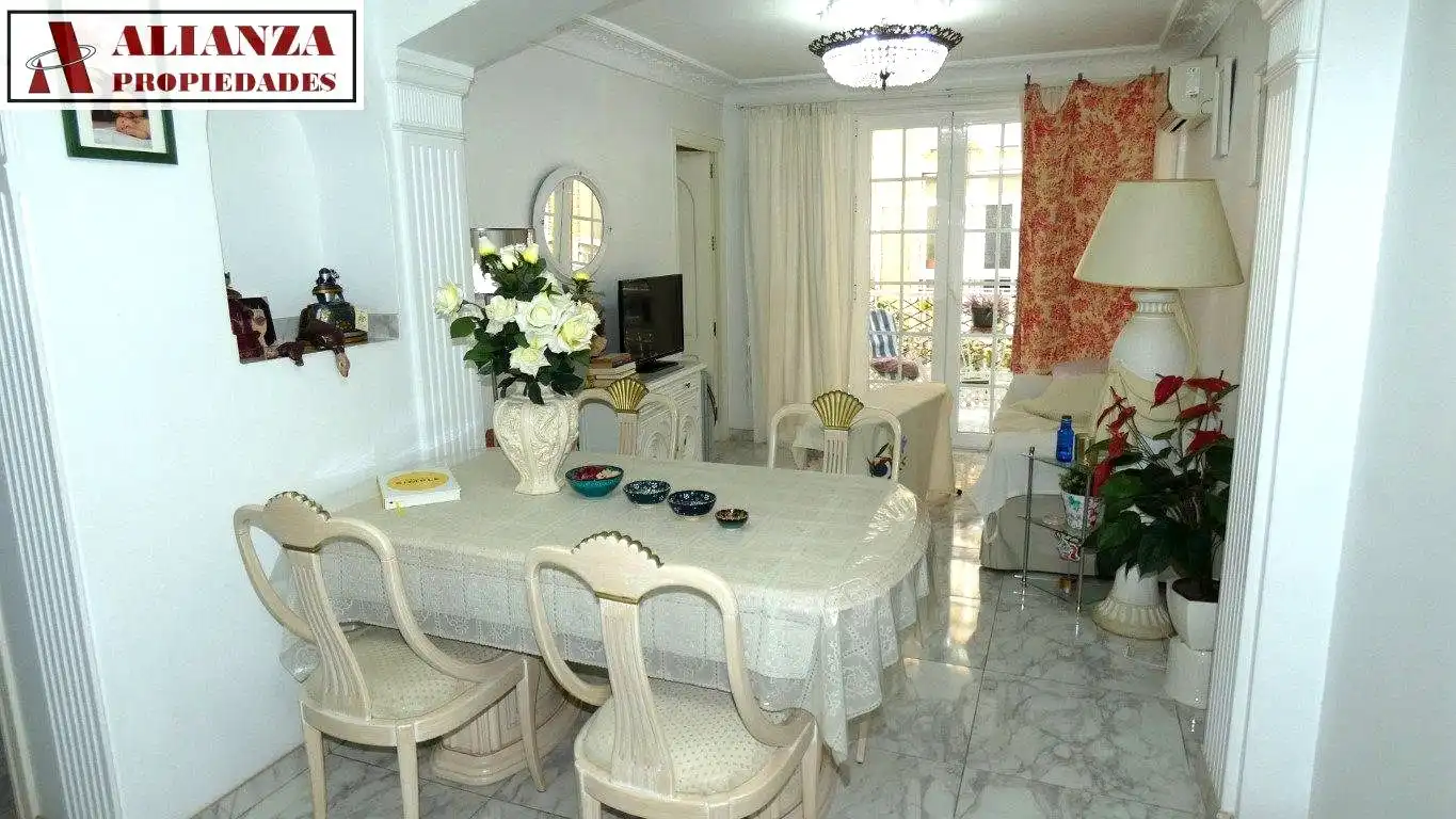 Dining room of Flat for sale in Málaga  with Air Conditioner, Terrace and Furnished