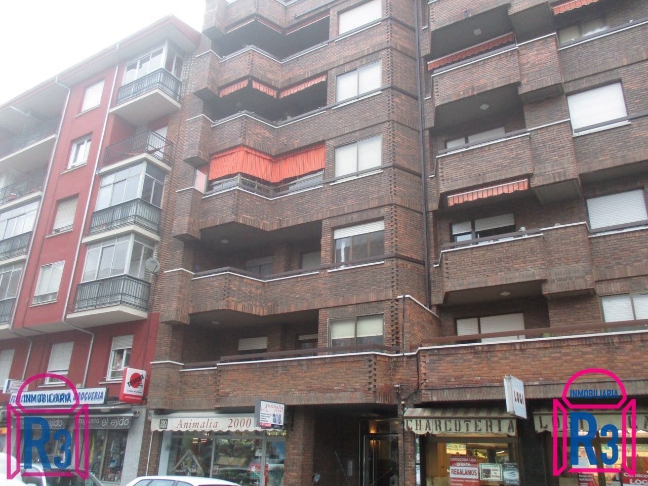 Vista exterior de Pis de lloguer en León Capital  amb Calefacció, Terrassa i Moblat