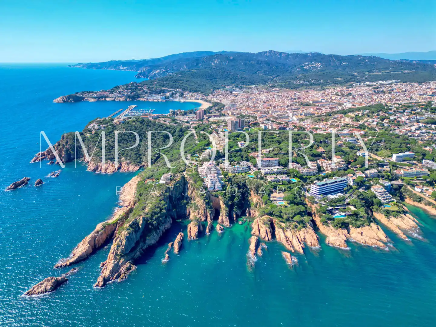 Vista exterior de Ático de alquiler en Sant Feliu de Guíxols con Aire acondicionado, Terraza y Piscina