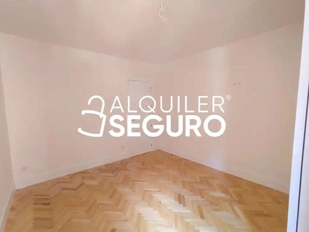 Bedroom of Flat for rent in Madrid  with Heating
