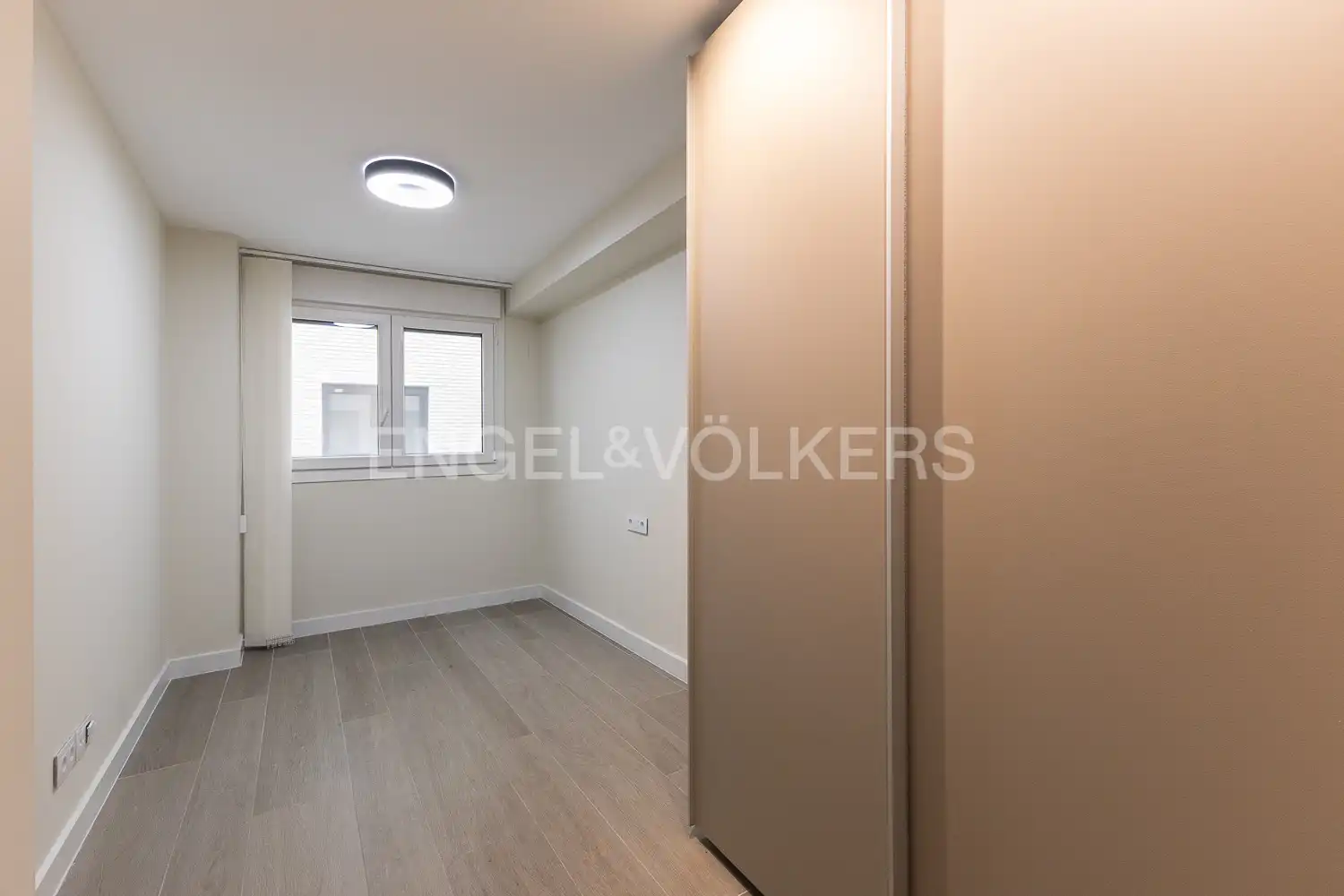 Schlafzimmer von Wohnung zur Miete in Valencia mit Klimaanlage, Heizung und Terrasse