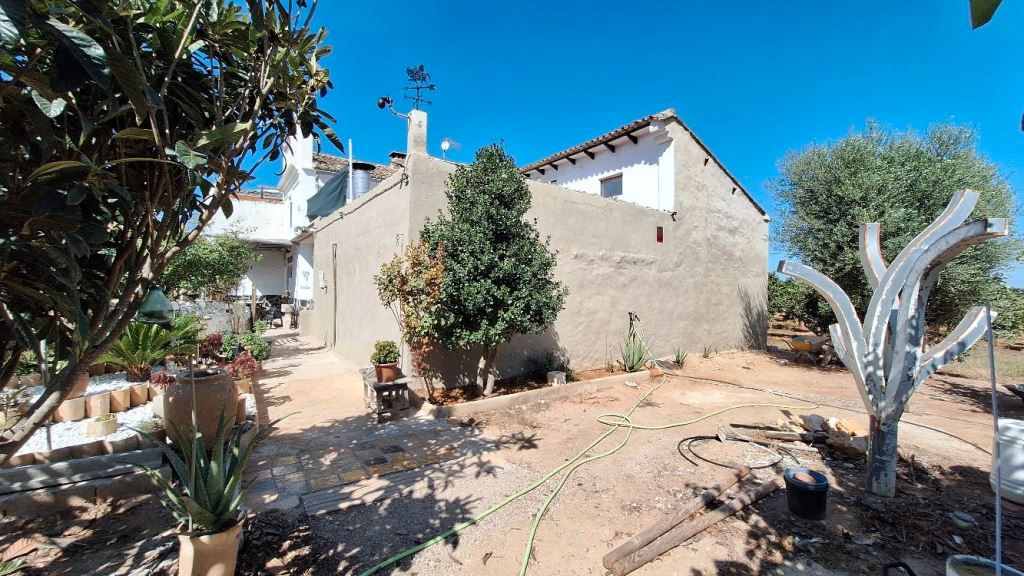 Vista exterior de Casa o xalet en venda en Canredondo amb Jardí privat, Terrassa i Traster