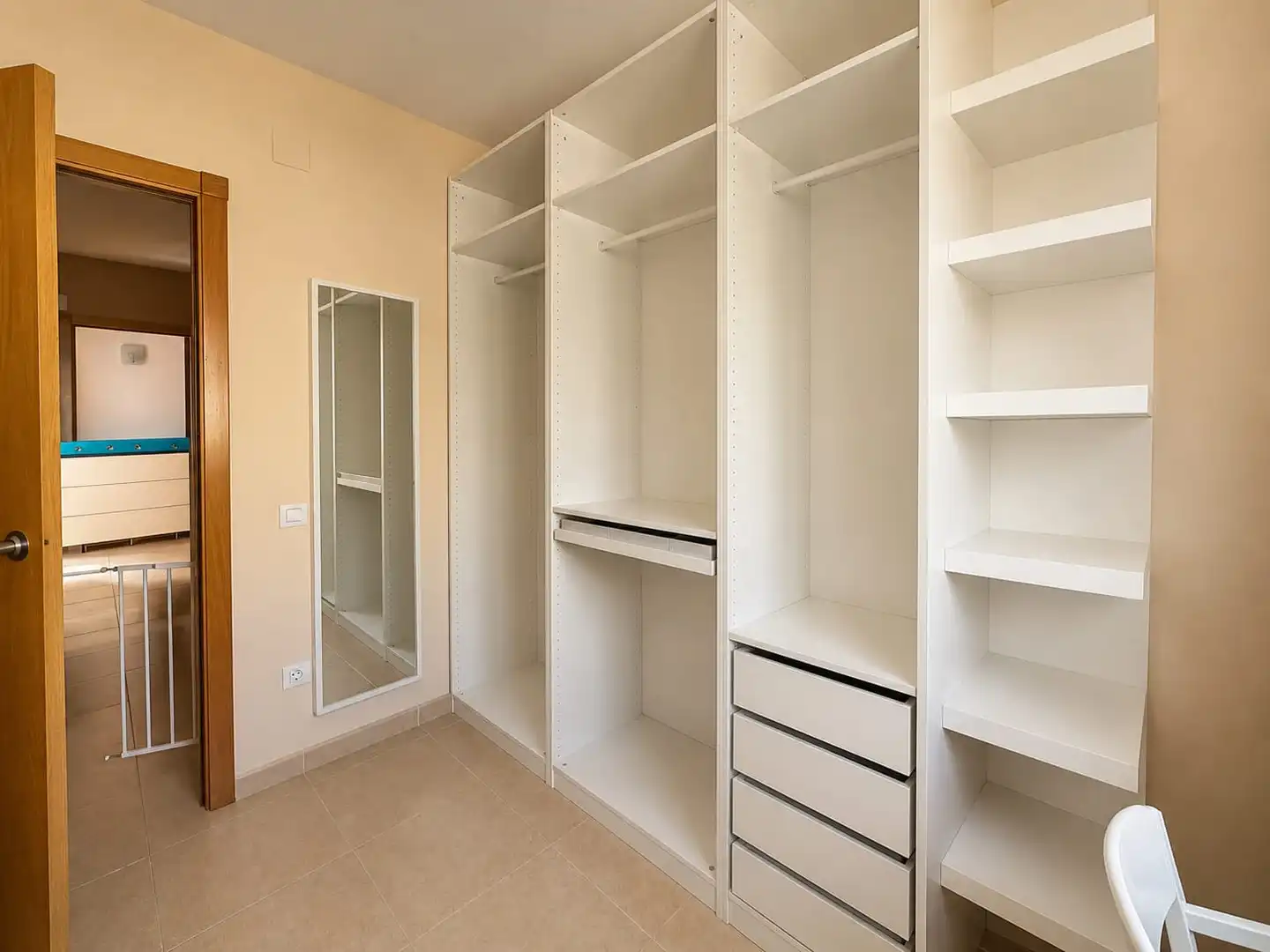 Habitación de Casa adosada en venta en Mont-roig del Camp con Aire acondicionado, Jardín privado y Terraza