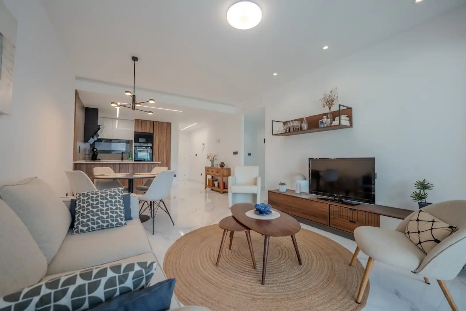 Flat with terrace for sale in El Raso, imagen 8