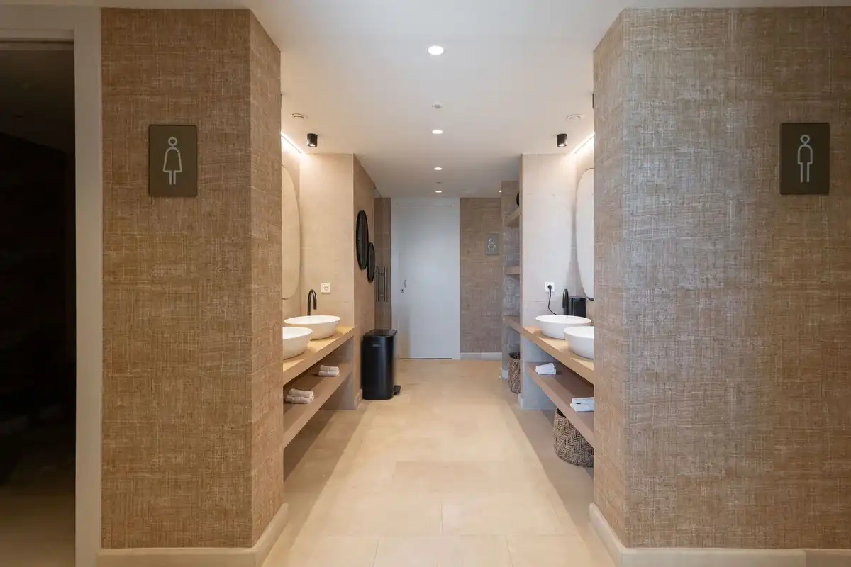 Badezimmer von Wohnung zur Miete in Benahavís mit Abstellraum