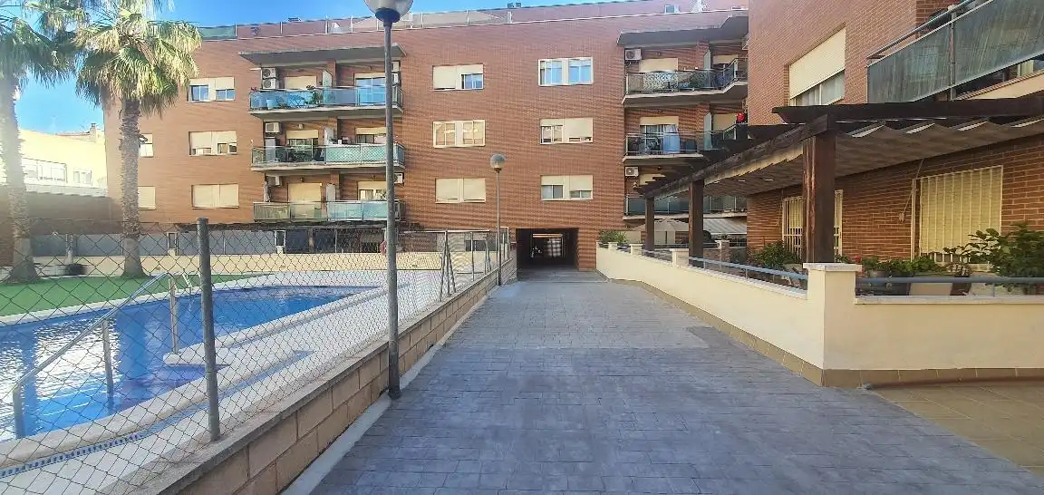 Vista exterior de Ático en venta en Hellín con Aire acondicionado, Jardín privado y Terraza