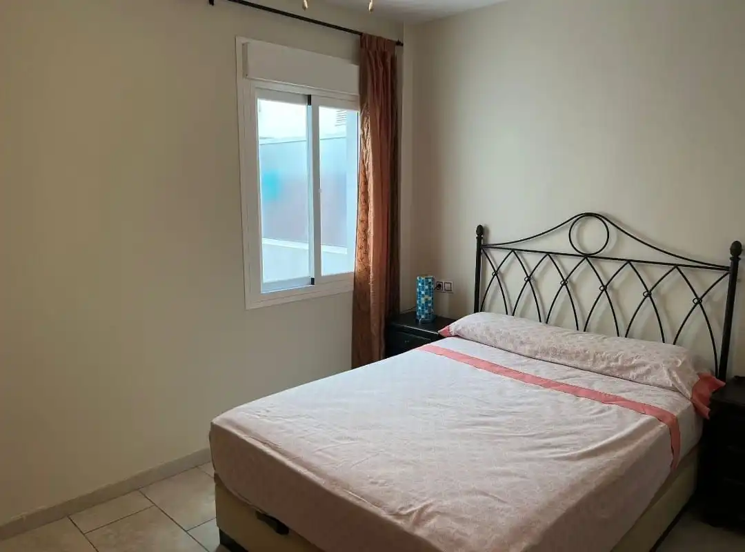 Dormitori de Apartament de lloguer en Fuengirola amb Aire condicionat, Calefacció i Terrassa
