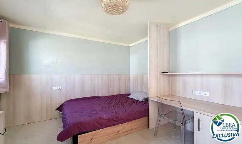 Dormitori de Casa o xalet en venda en Empuriabrava amb Aire condicionat, Calefacció i Jardí privat