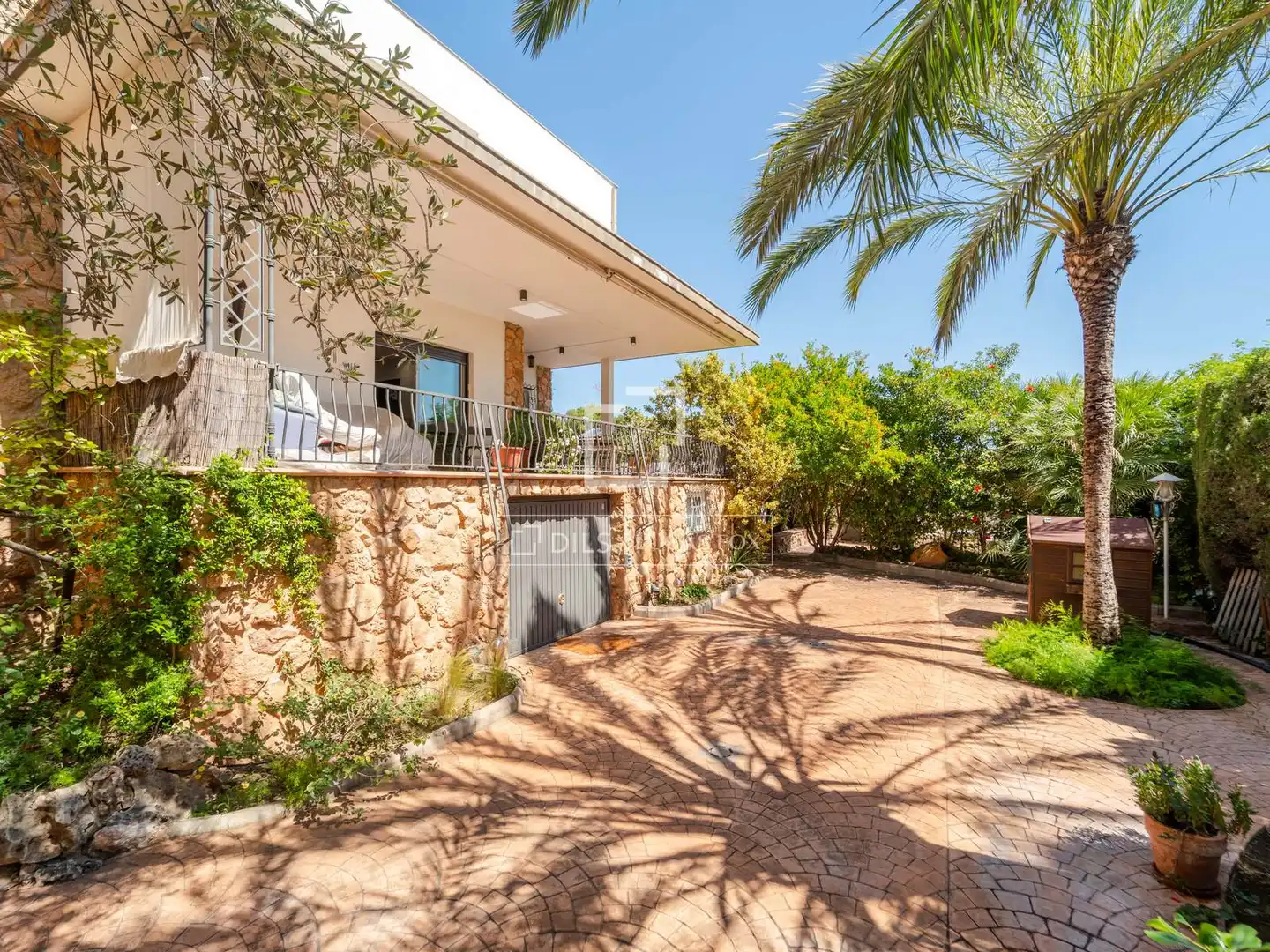 Vista exterior de Casa o xalet en venda en Riba-roja de Túria amb Aire condicionat, Jardí privat i Terrassa
