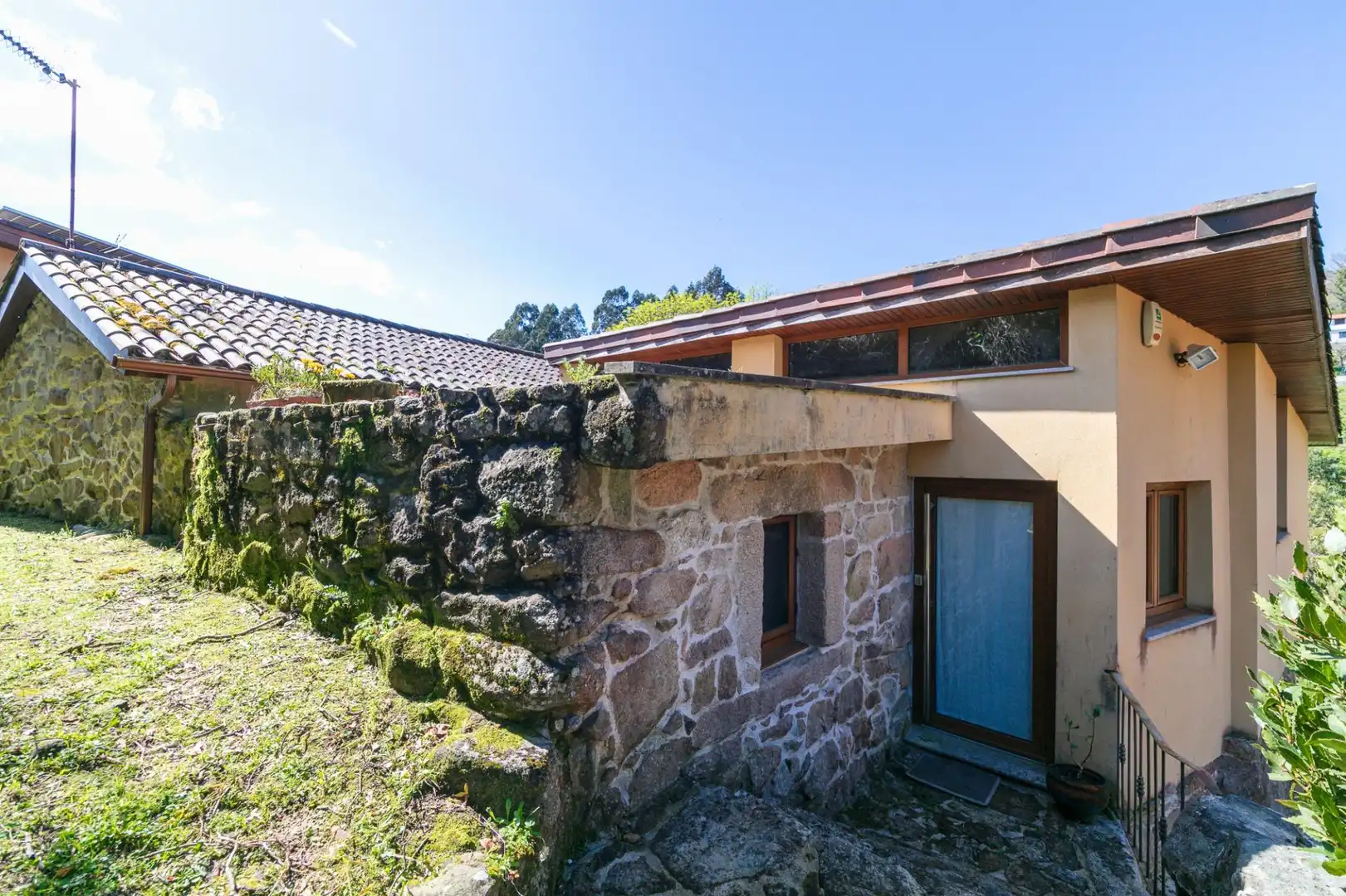 Exterior view of Houses for sale in Arbo  with Heating, Private garden and Storage room