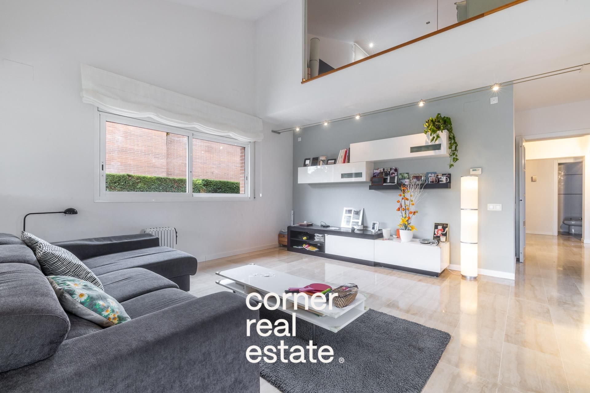 Sala d'estar de Casa o xalet en venda en Sant Cugat del Vallès amb Aire condicionat, Calefacció i Jardí privat