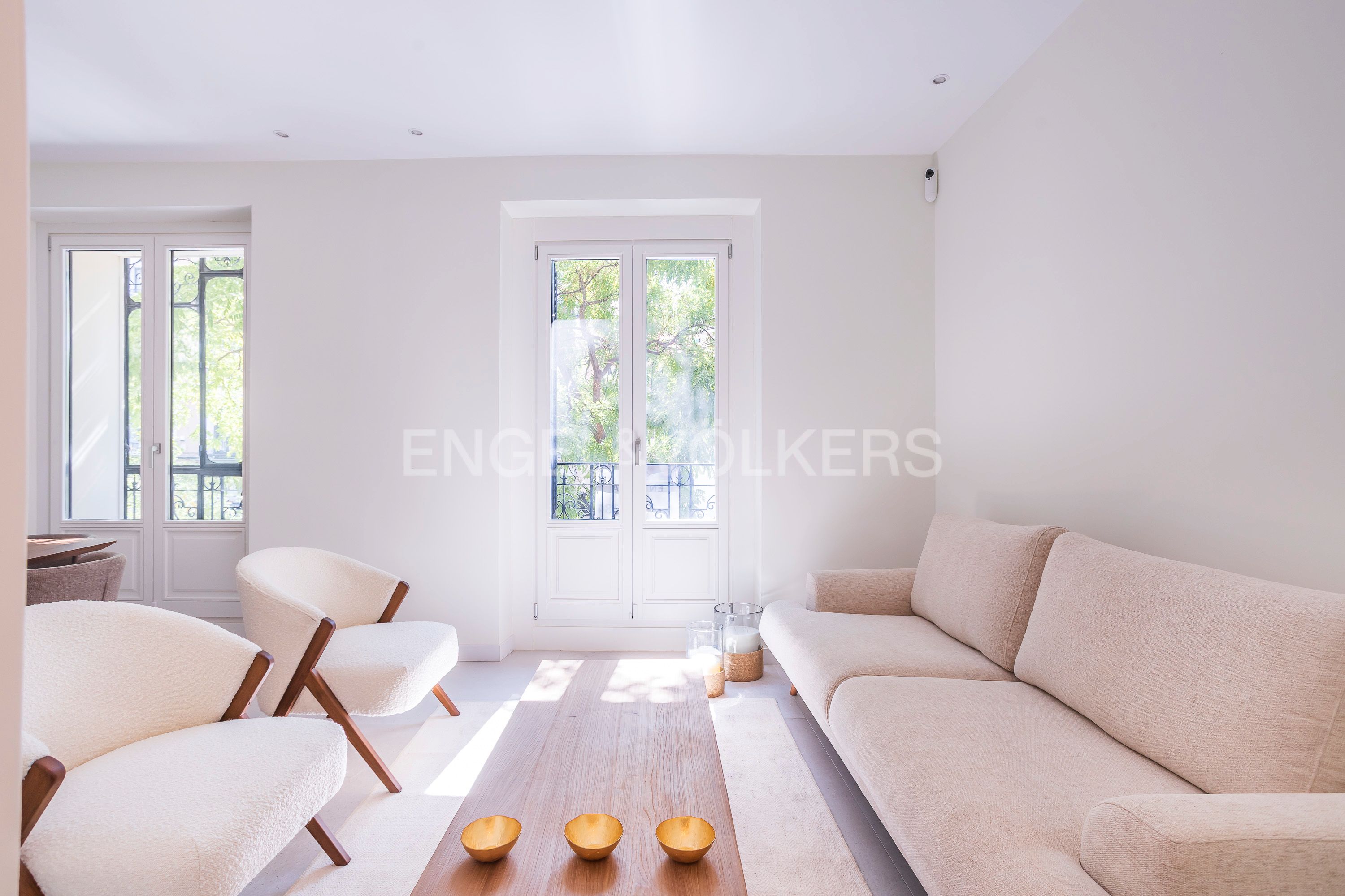 Sala d'estar de Apartament en venda en  Madrid Capital amb Aire condicionat, Calefacció i Moblat