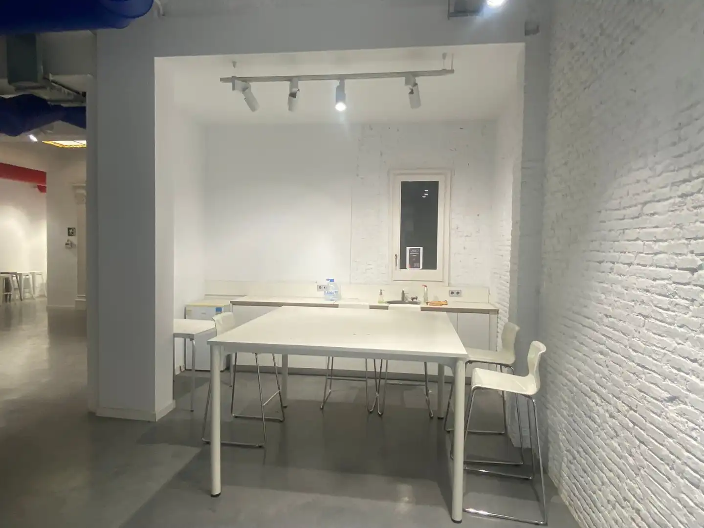 Kitchen of Office for rent in Barcelona  with Air Conditioner and Heating