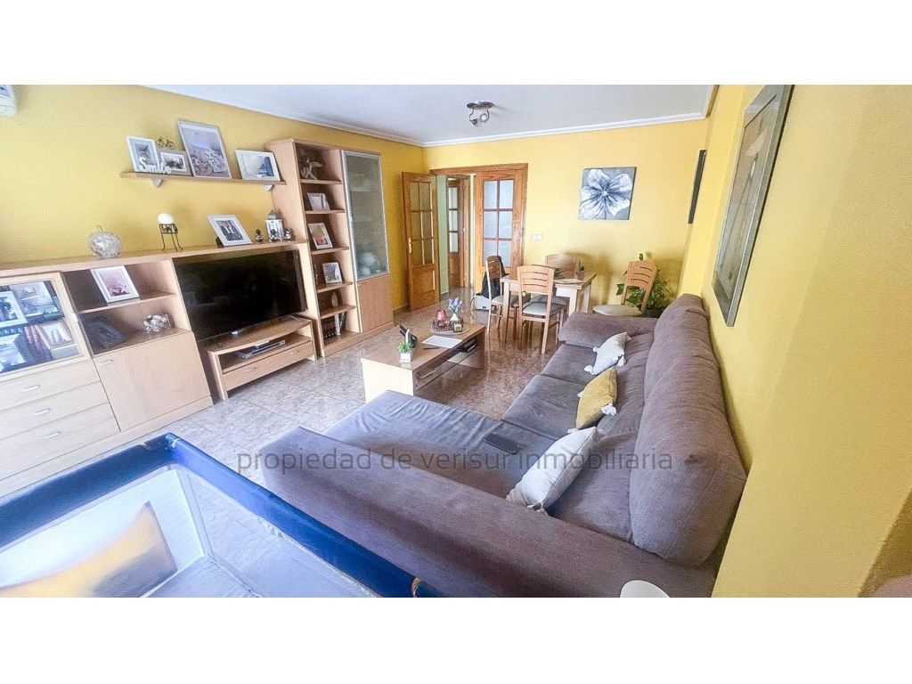 Sala d'estar de Pis de lloguer en Águilas amb Aire condicionat, Terrassa i Moblat