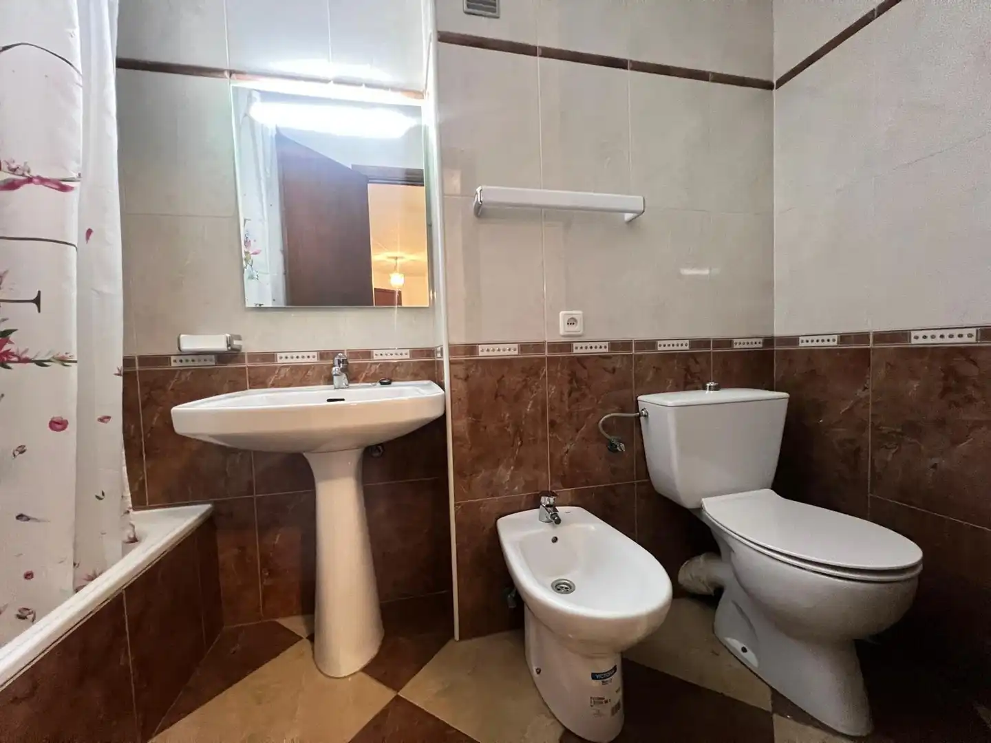 Baño de Piso en venta en Cáceres con Calefacción, Terraza y Amueblado