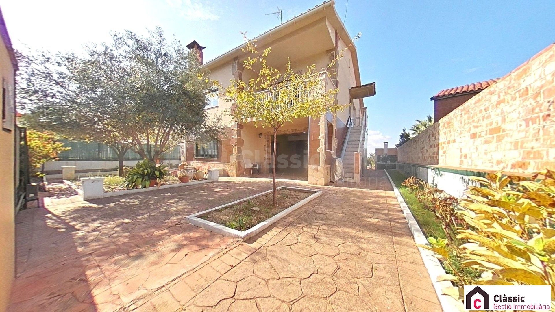Vista exterior de Casa o chalet en venta en Terrassa con Calefacción y Trastero