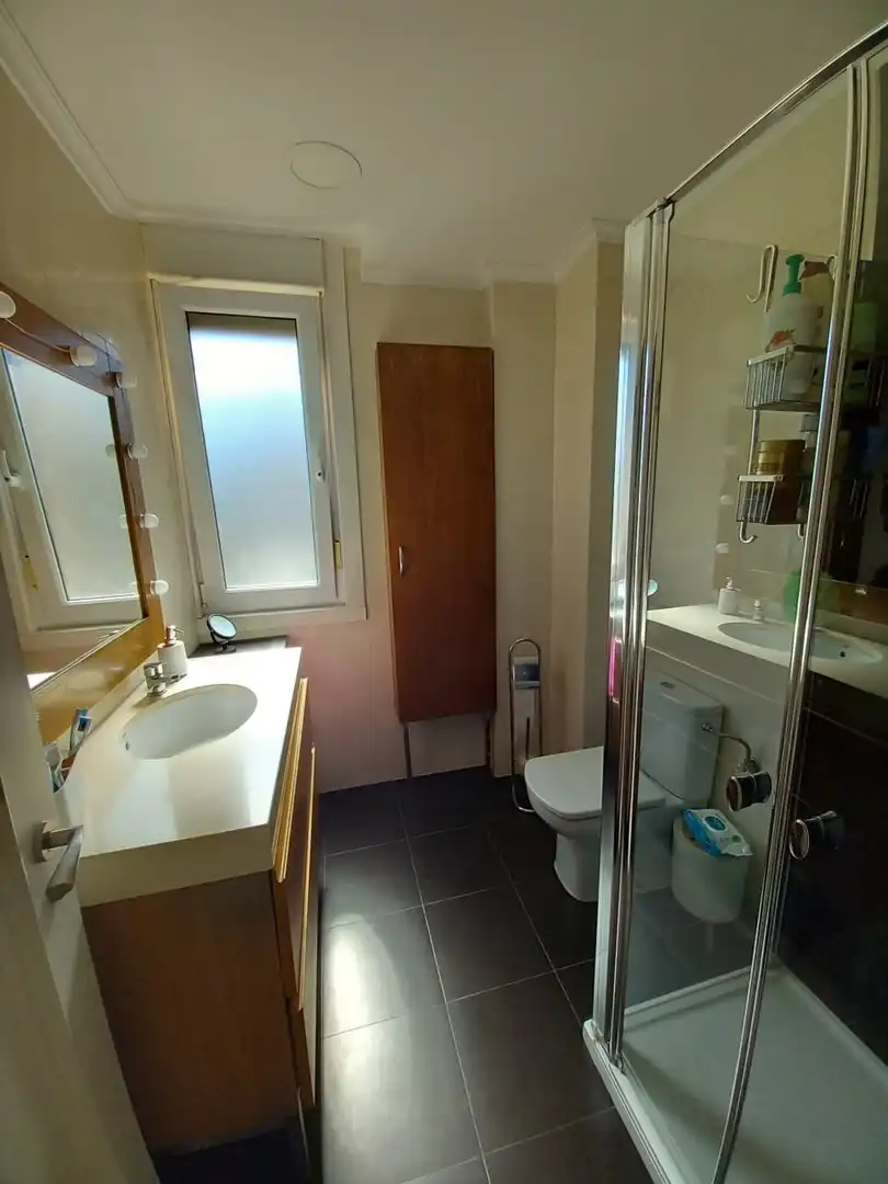 Baño de Piso en venta en Torrelavega  con Calefacción, Jardín privado y Trastero