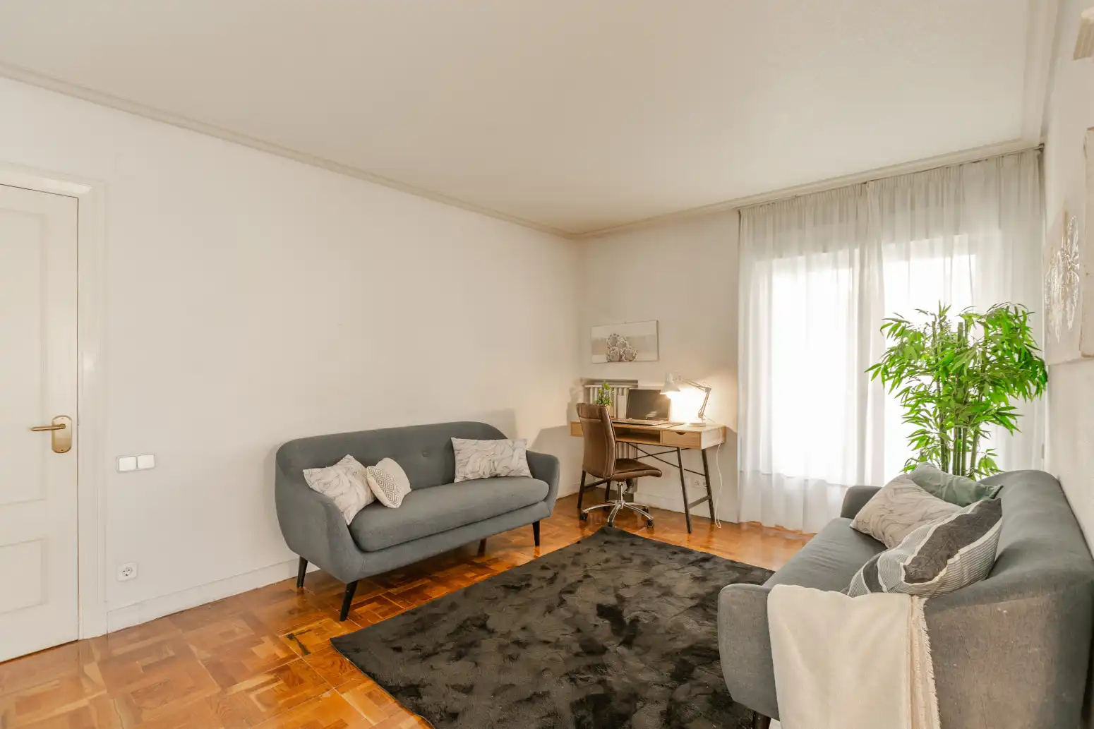 Sala de estar de Piso en venta en  Pamplona / Iruña con Calefacción y Parquet
