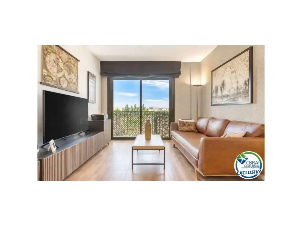 Living room of Duplexes for sale in Figueres  with Air Conditioner and Furnished