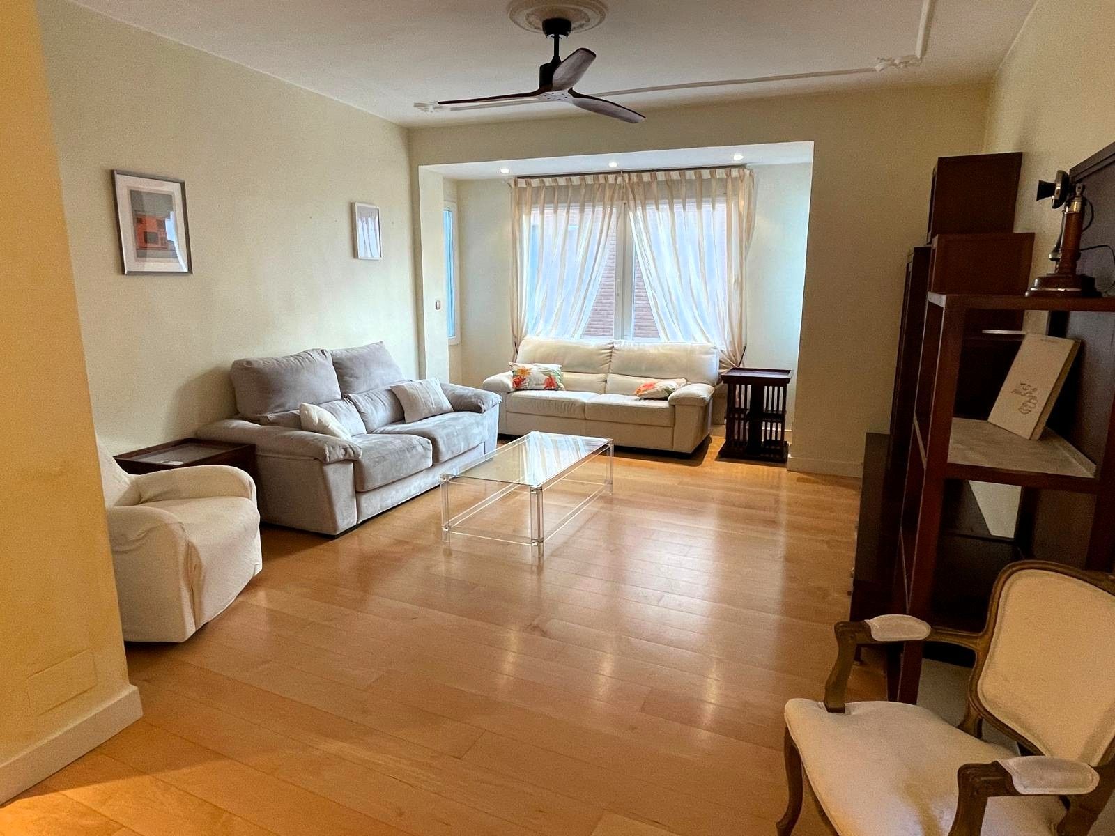 Living room of Flat for rent in  Zaragoza Capital  with Air Conditioner, Heating and Storage room