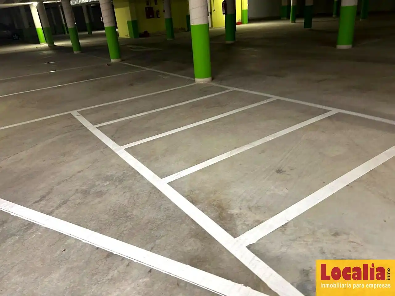 Parkplatz von Geschaftsraum zur Miete in Camargo
