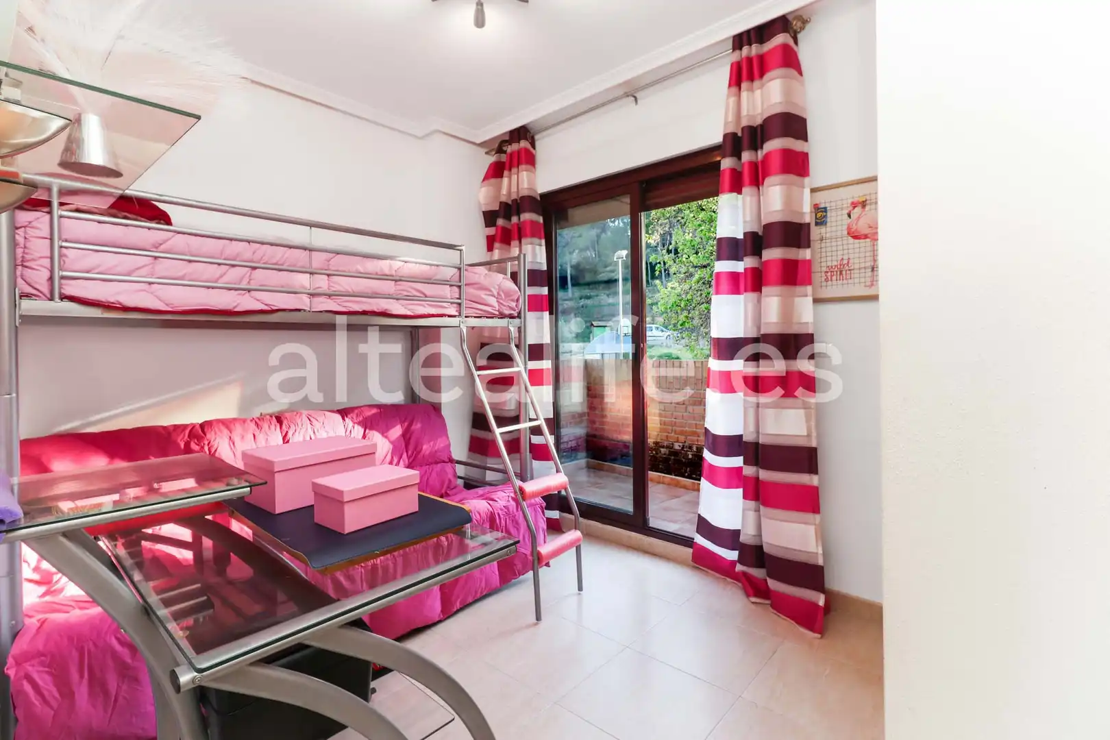 Habitación de Casa adosada en venta en La Nucia con Calefacción, Terraza y Piscina comunitaria