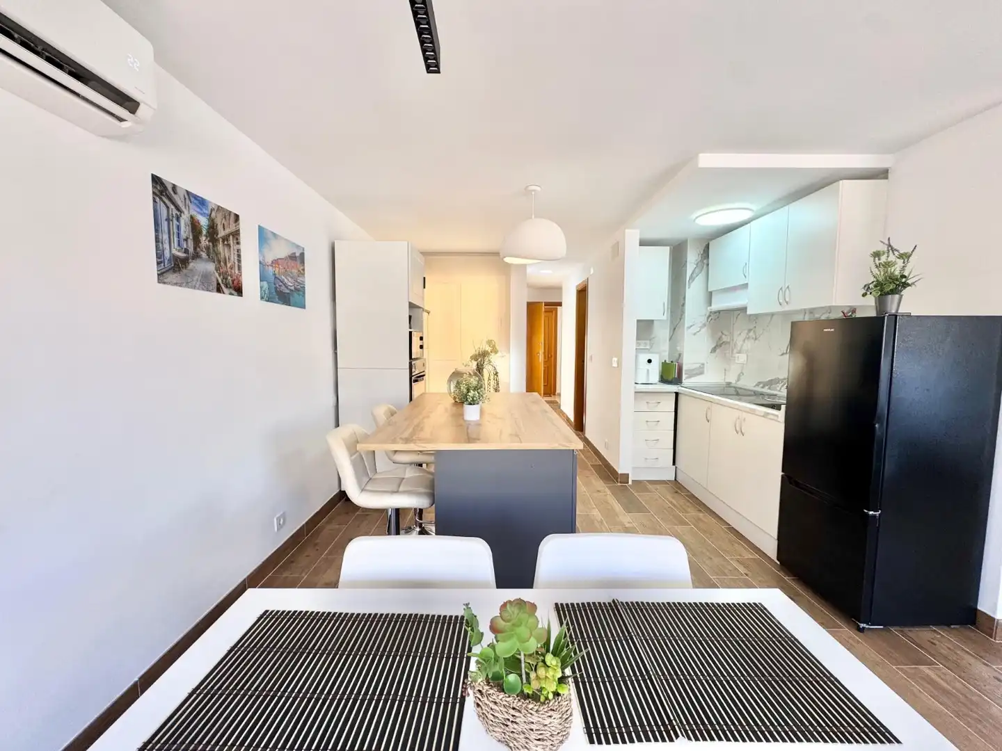 Cuina de Apartament de lloguer en Guardamar del Segura amb Aire condicionat, Moblat i Rentadora