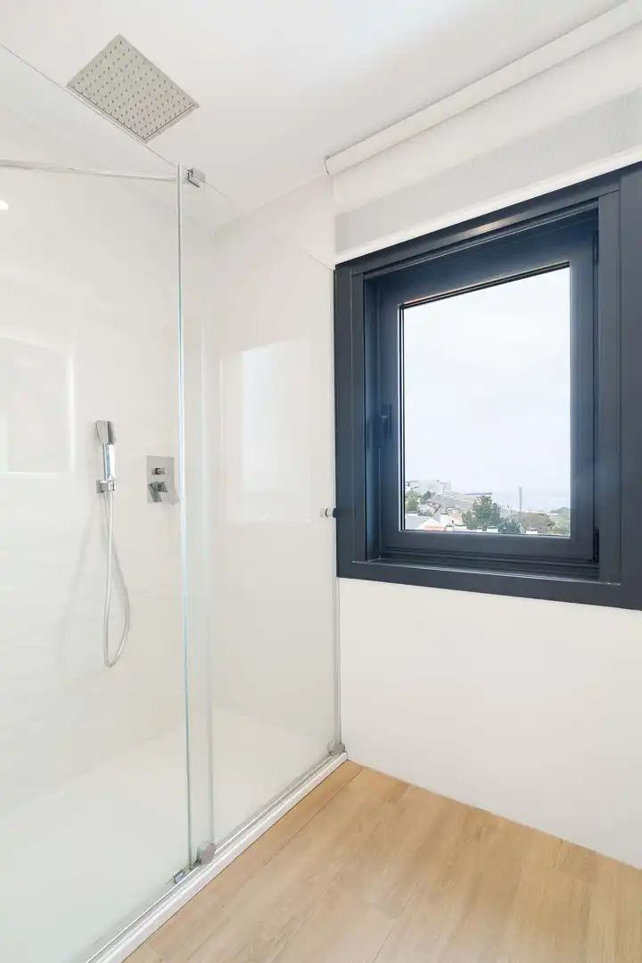 Baño de Casa o chalet en venta en A Coruña Capital  con Calefacción y Jardín privado