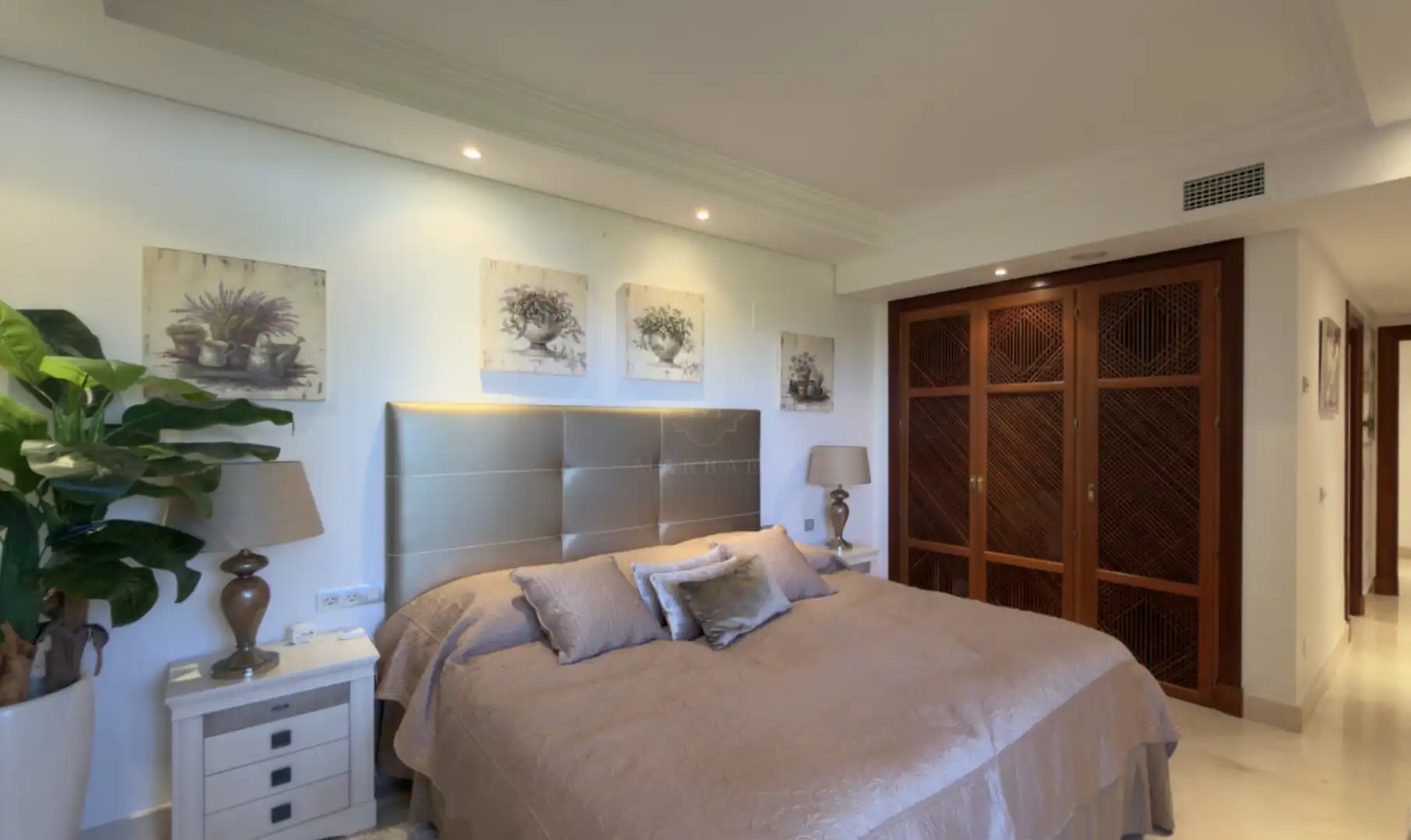 Dormitori de Planta baixa en venda en Estepona amb Aire condicionat, Jardí privat i Terrassa