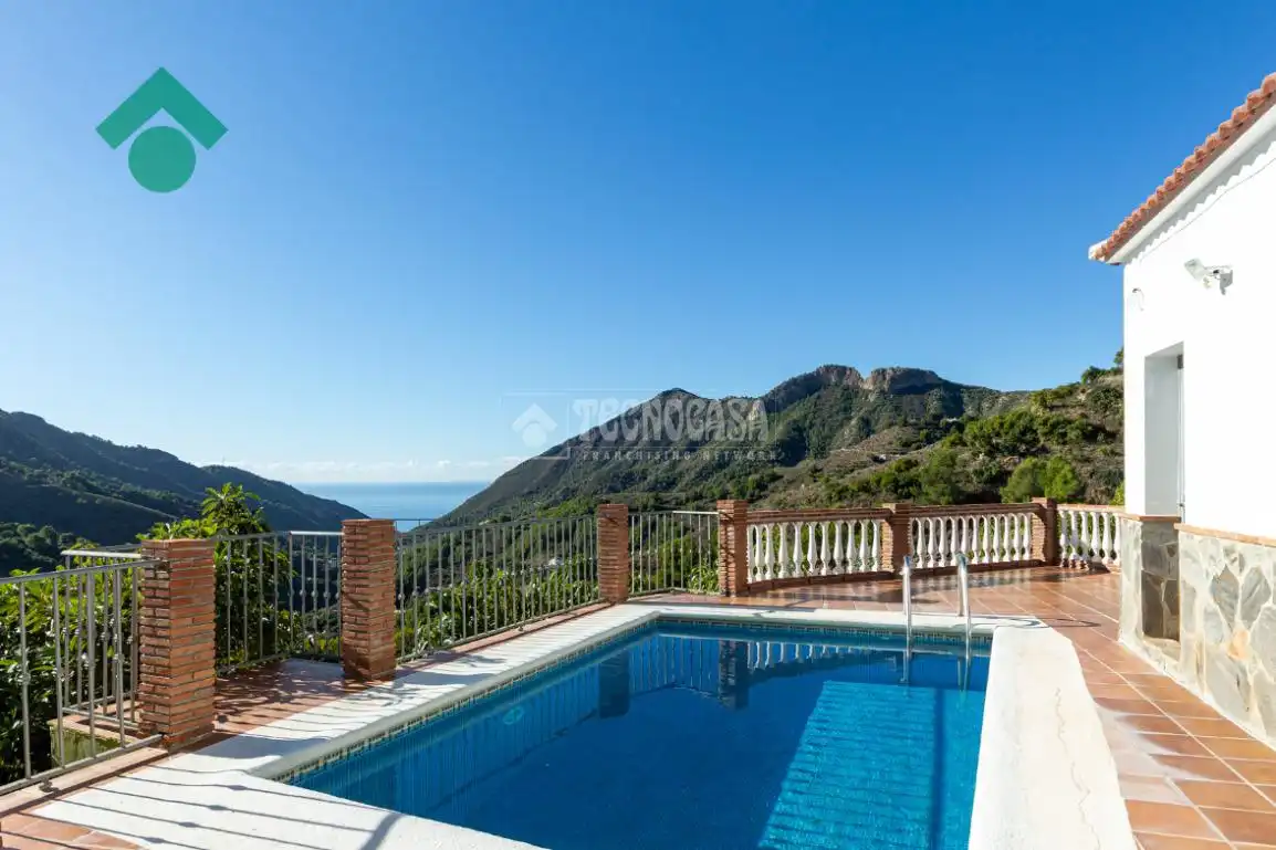 Piscina de Finca rústica en venda en Nerja amb Piscina
