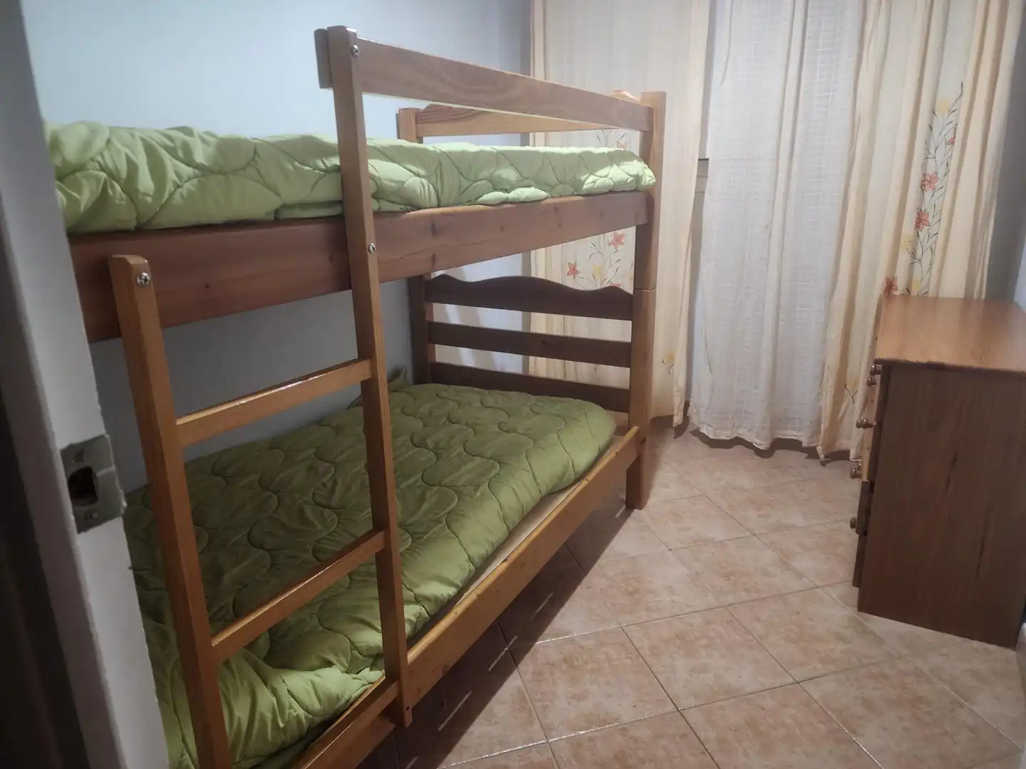 Schlafzimmer von Wohnung zur Miete in Jaca mit Heizung, Privatgarten und Terrasse