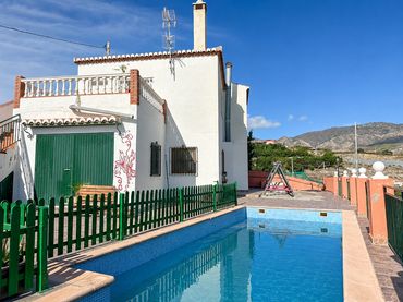 Casa rústica con piscina en venta en Centro