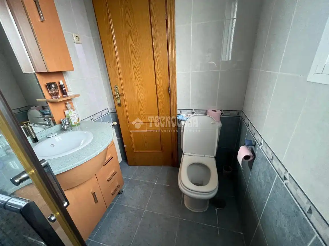 Baño de Piso en venta en Humanes de Madrid con Calefacción, Trastero y Balcón