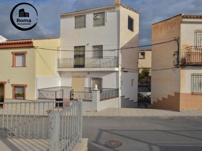 Vista exterior de Casa o xalet en venda en Escúzar amb Calefacció, Terrassa i Balcó