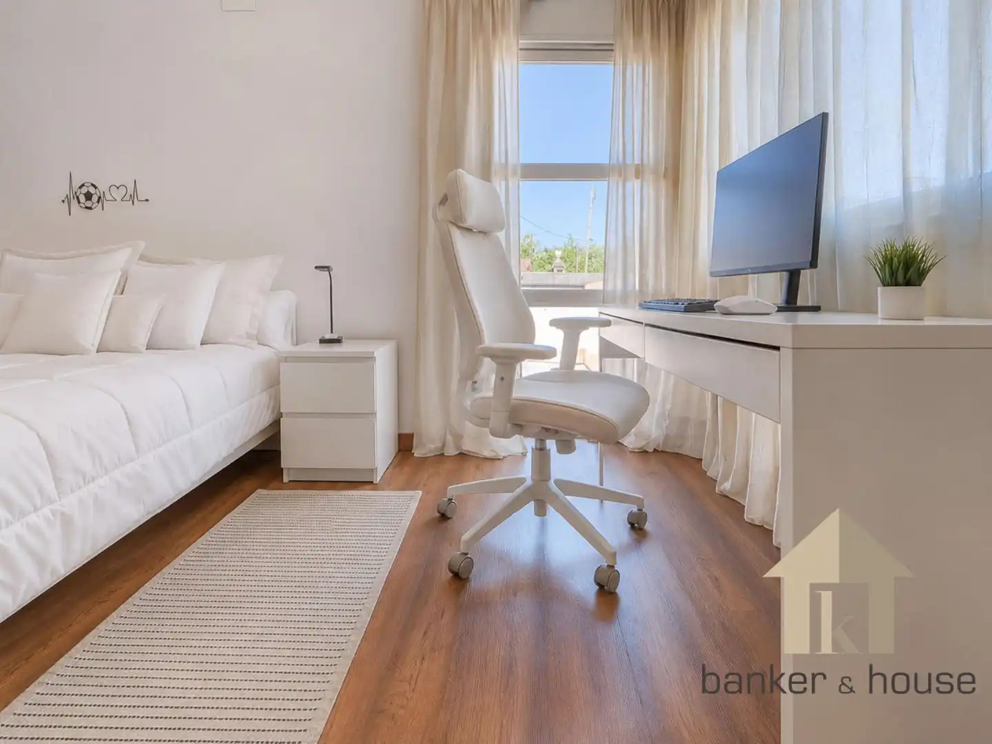 Habitación de Casa adosada en venta en Cerdanyola del Vallès con Aire acondicionado, Jardín privado y Terraza