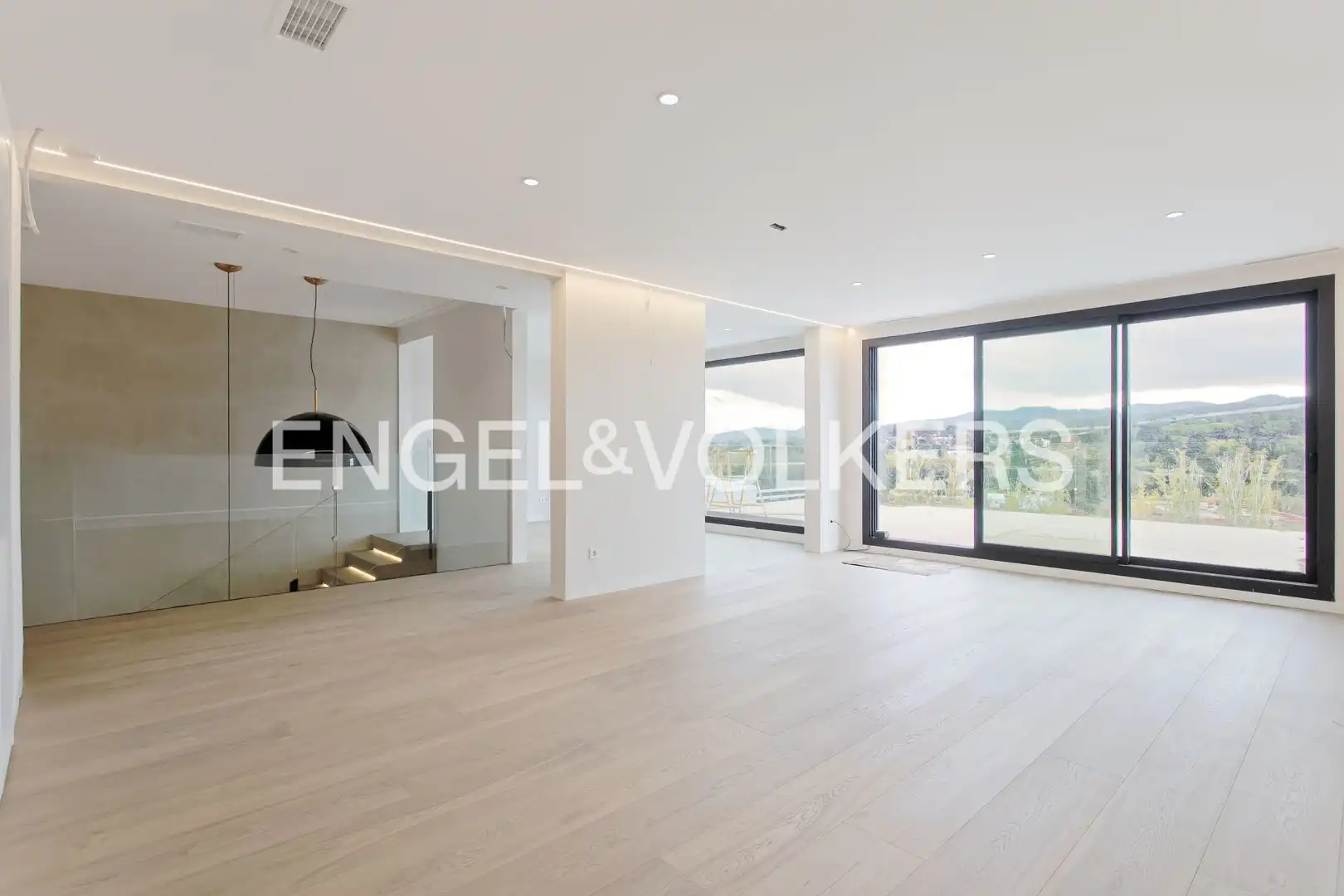 Sala d'estar de Casa o xalet en venda en Sant Cugat del Vallès amb Aire condicionat, Calefacció i Jardí privat