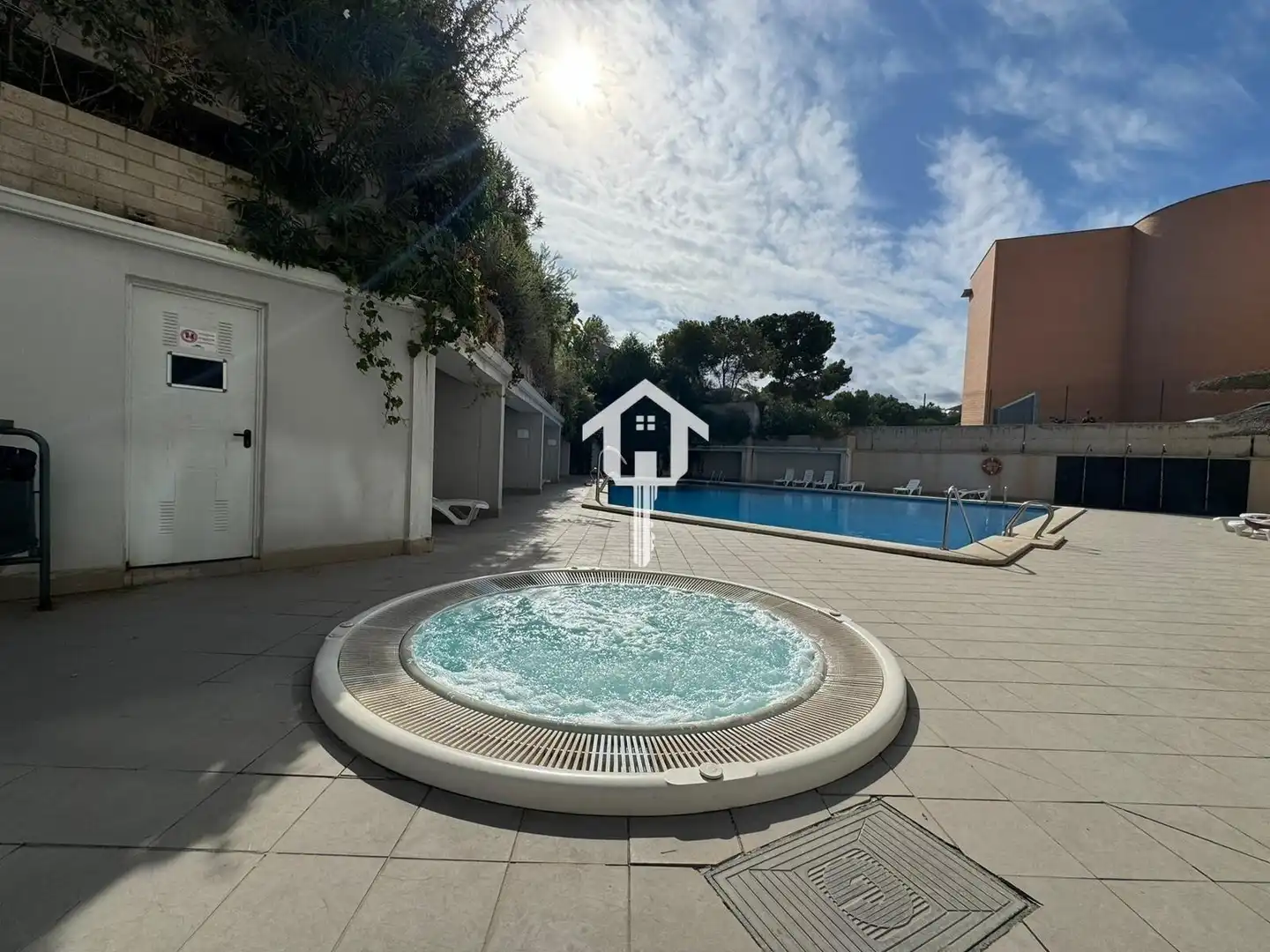 Piscina de Piso en venta en Alicante / Alacant con Amueblado, Balcón y Jacuzzi