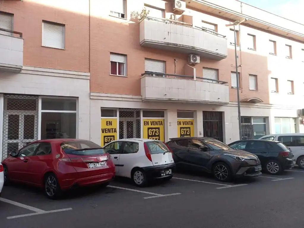 Local comercial en venta en Avenida Primero de Mayo, imagen 2
