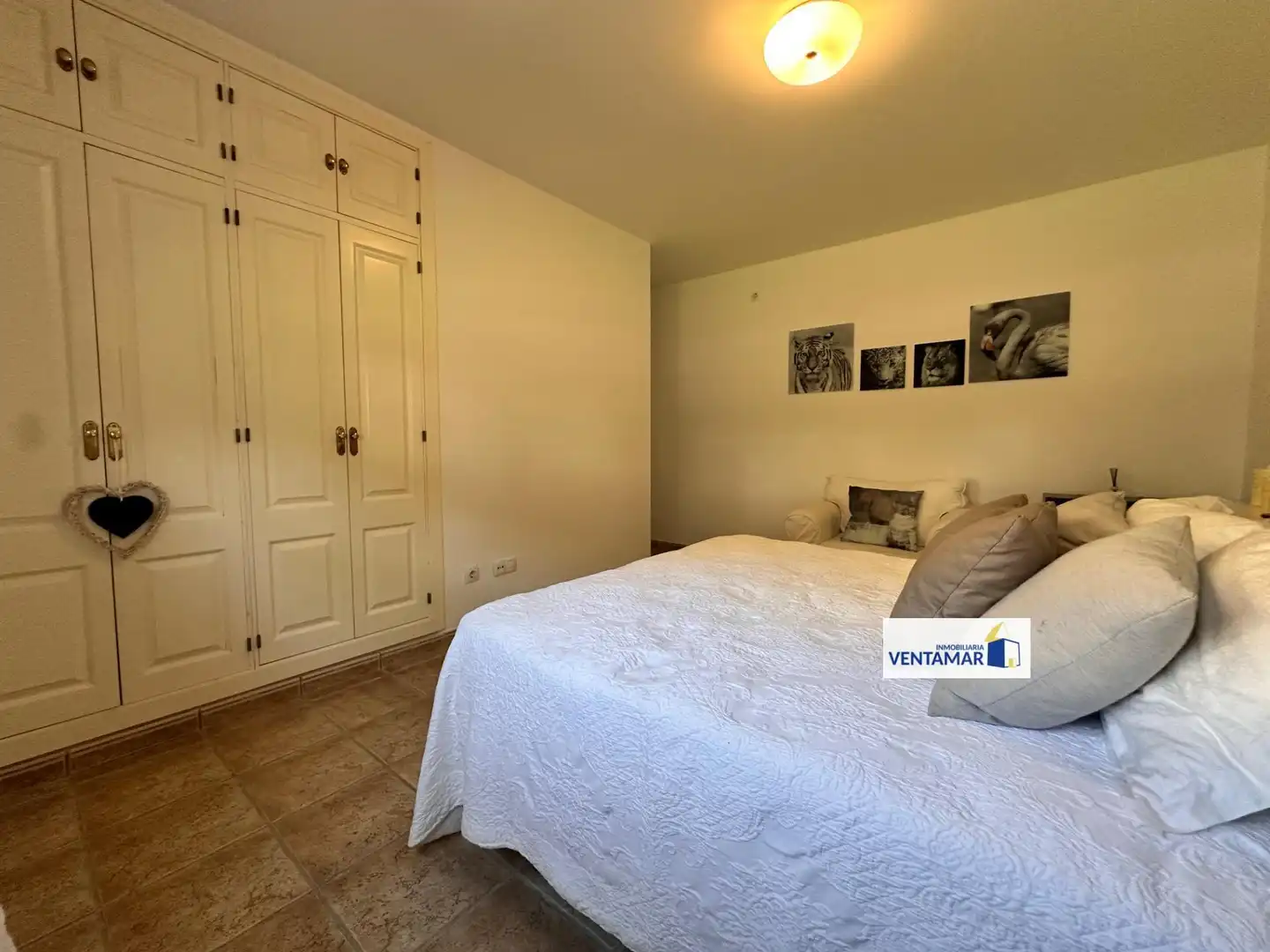 Schlafzimmer von Erdgeschoss zum Verkauf in La Alcaidesa mit Klimaanlage, Heizung und Privatgarten