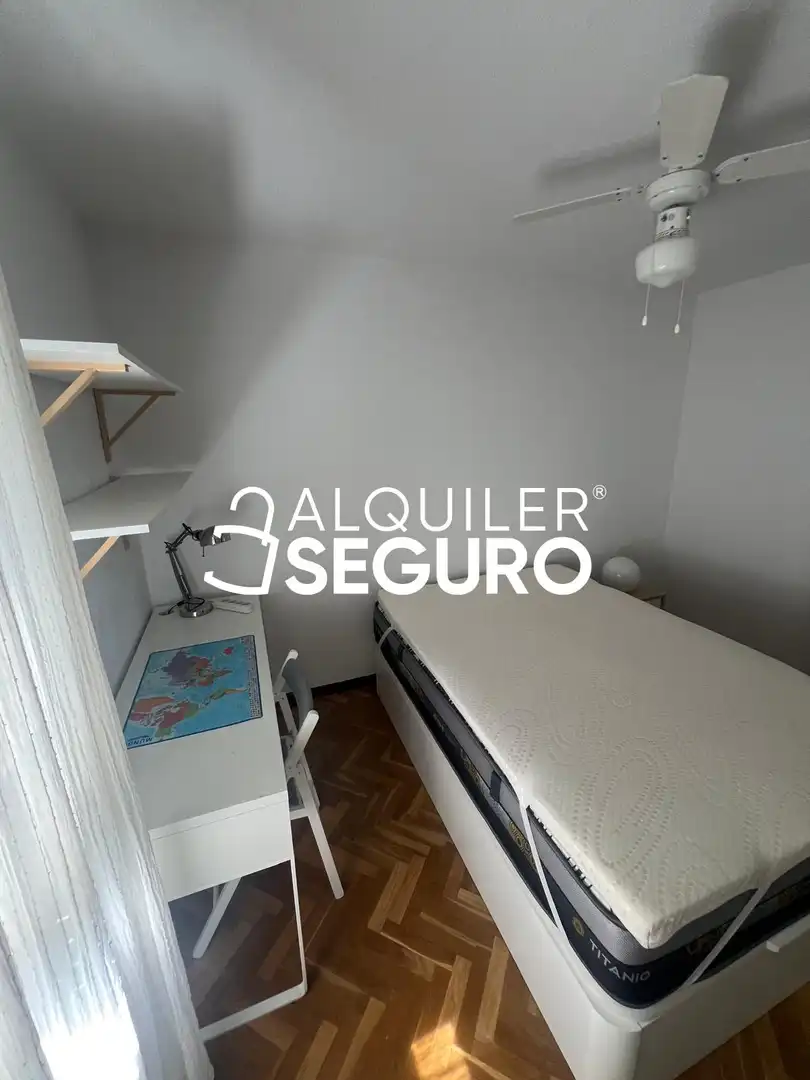 Bedroom of Flat for rent in Madrid  with Air Conditioner, Heating and Terrace