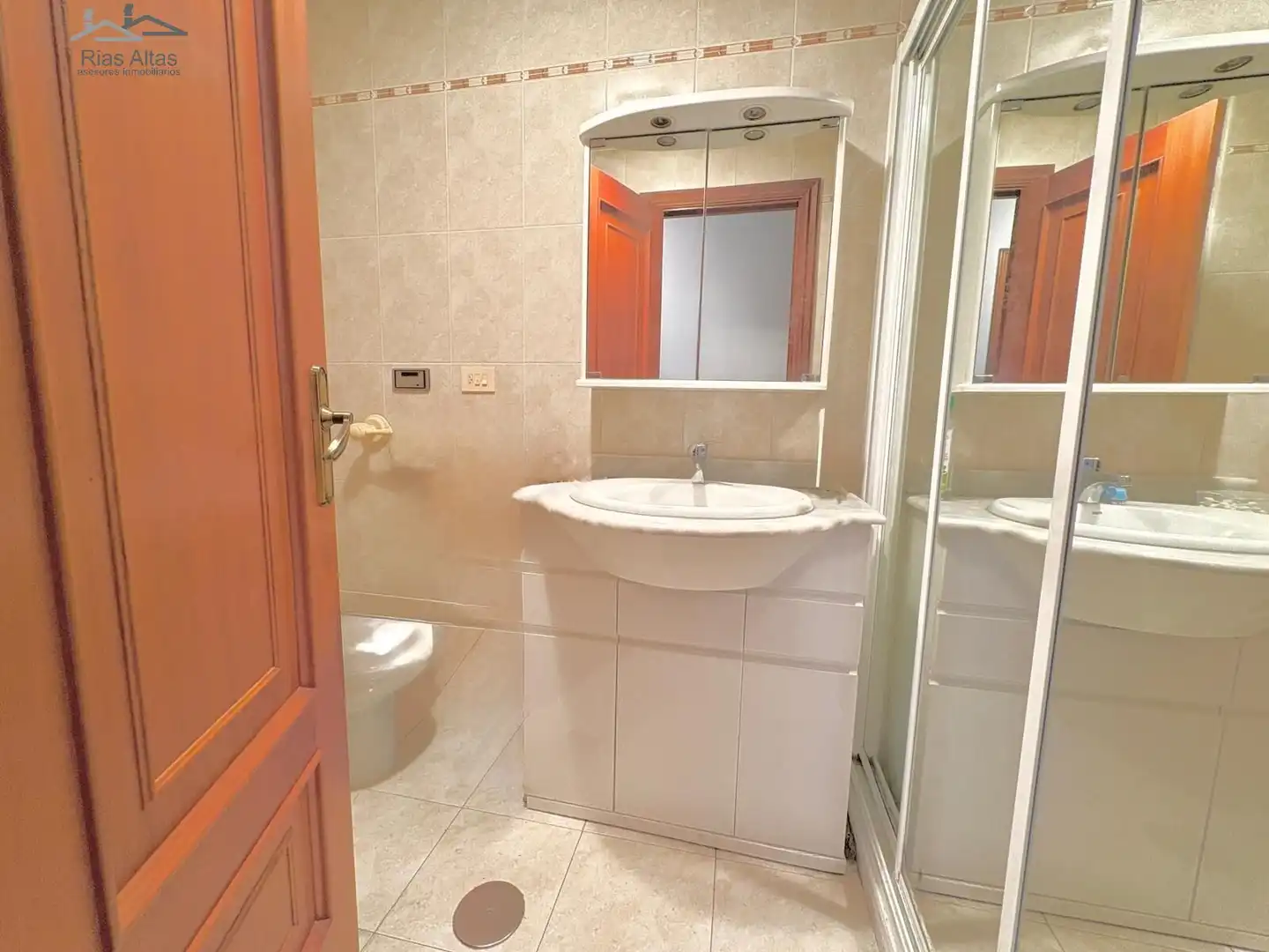 Baño de Piso en venta en Cambre  con Calefacción, Parquet y Trastero