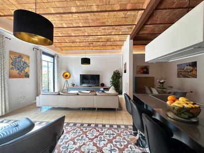 Living room of Flat for sale in  Barcelona Capital  with Air Conditioner, Heating and Parquet flooring