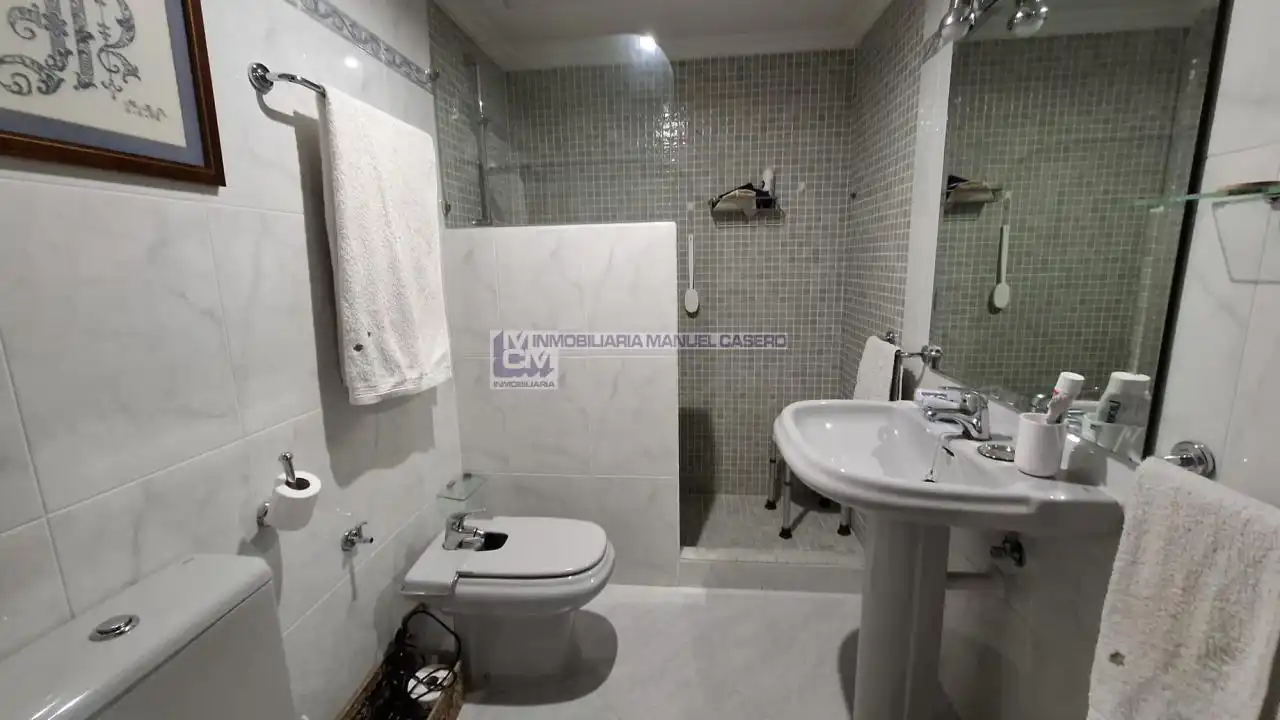 Bany de Pis en venda en Cáceres amb Calefacció, Parquet i Traster