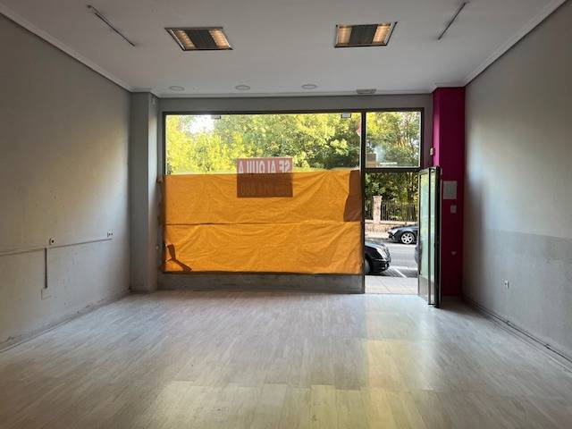 Local comercial en Alquiler en Avenida Calvo Sotelo, 12 en Solares - Valdecilla