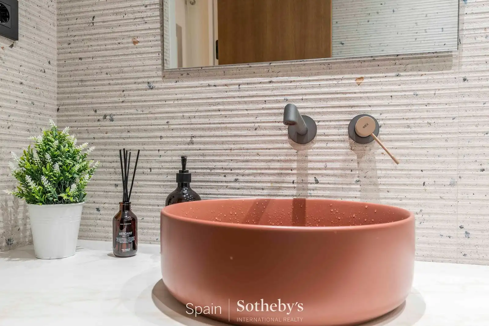 Bathroom of Apartments for sale in Madrid  with Air Conditioner