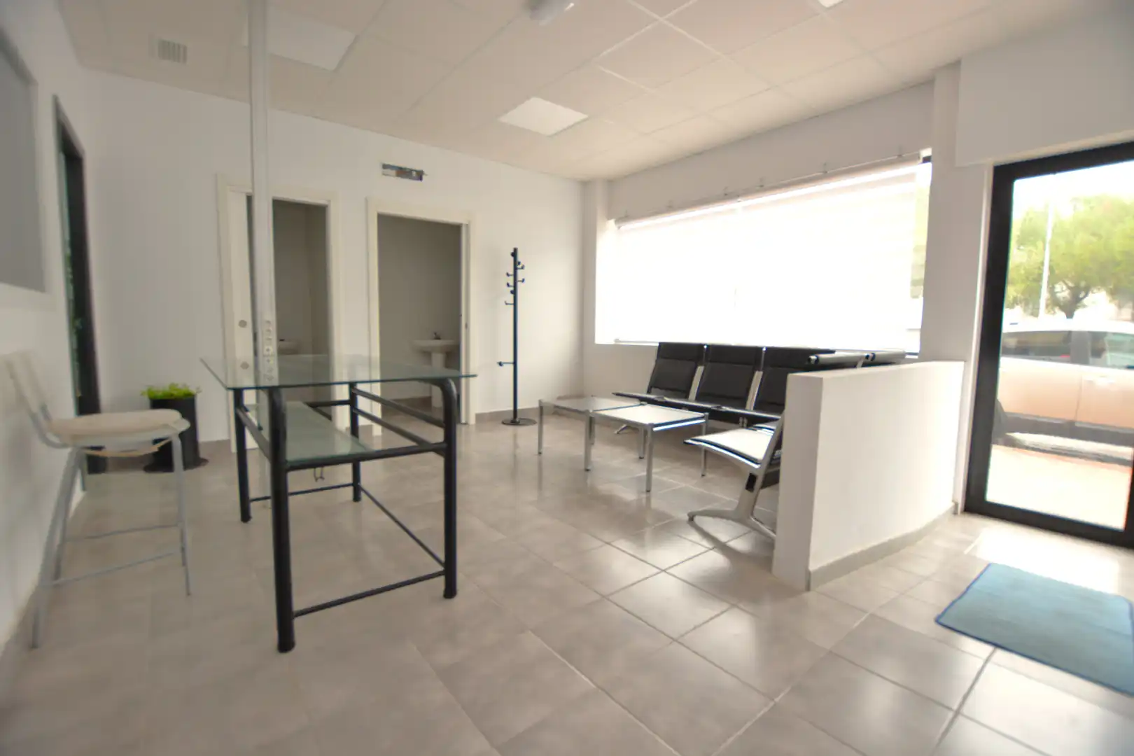 Commercial properties for sale in Alcalá de Guadaira  with Air Conditioner, Heating and Internet
